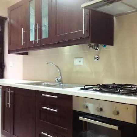 With 3 Bedrooms In With Balcony And Wifi