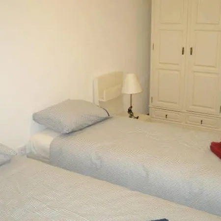 With 3 Bedrooms In With Balcony And Wifi דירה *