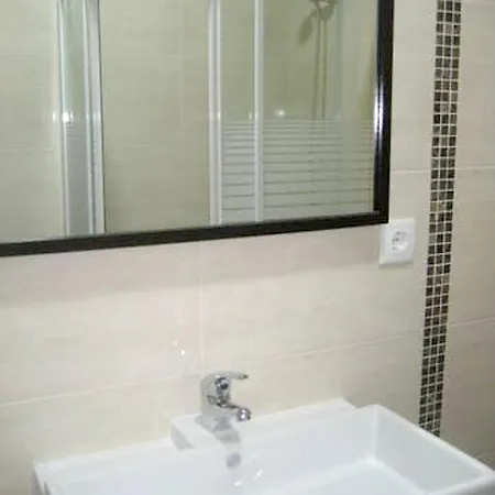 With 3 Bedrooms In With Balcony And Wifi * Lisboa