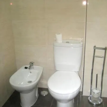 With 3 Bedrooms In With Balcony And Wifi * Lisboa