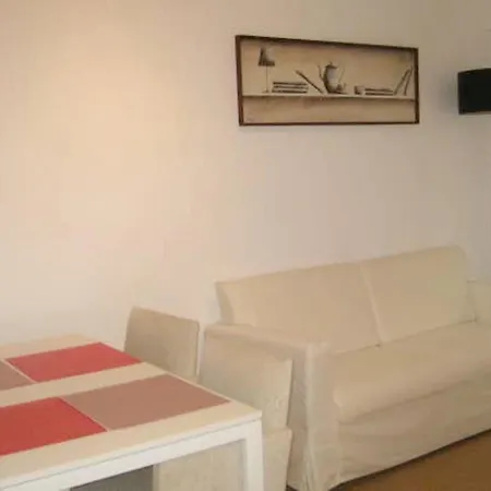 Apartamento With 3 Bedrooms In With Balcony And Wifi *