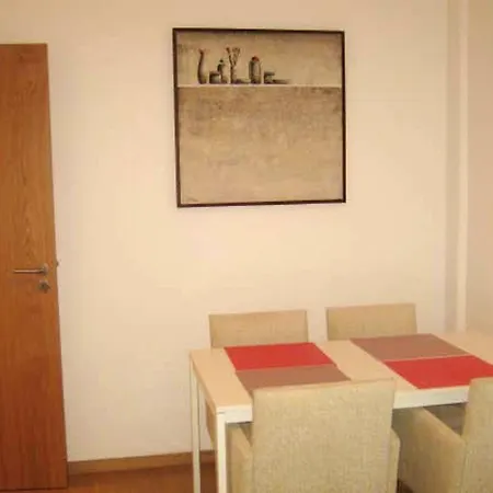 With 3 Bedrooms In With Balcony And Wifi Apartamento *